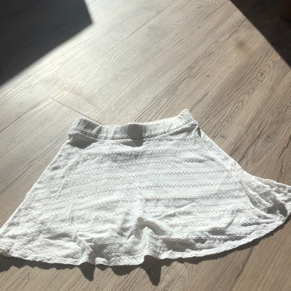 White Aeropostale’s skirt